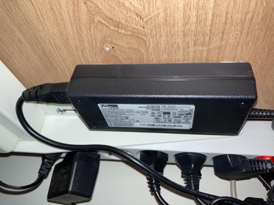 How to hide bulky power supplies: the tutorial.