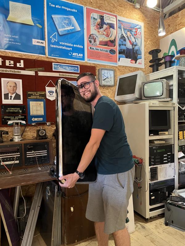 The biggest mobile phone: promotional display monitor shaped as one of the first iPhones.